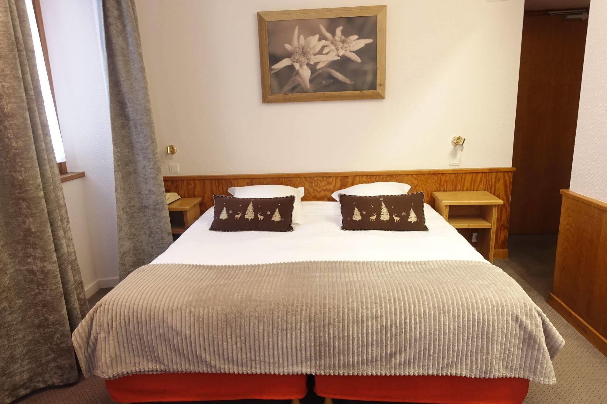 Hotel Restaurant La Couronne Chamonix Eksteriør billede